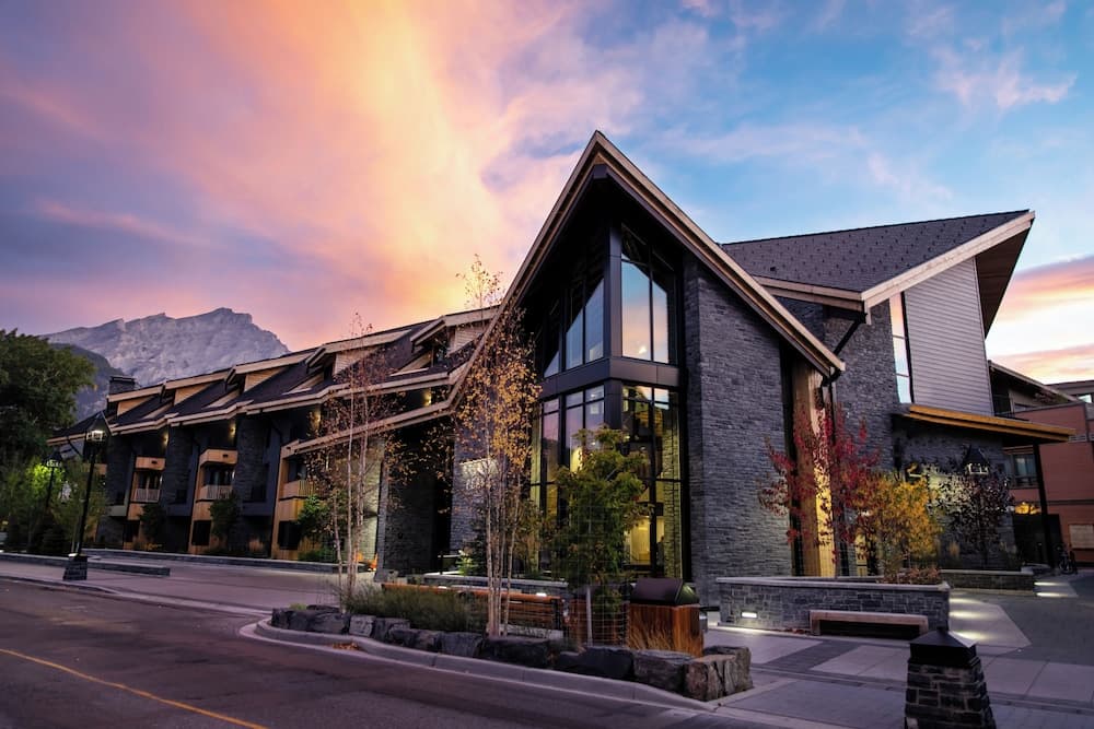 Peaks Hotel and Suites