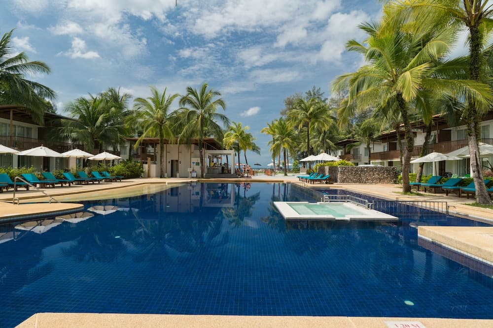 The Briza Beach Resort Khaolak