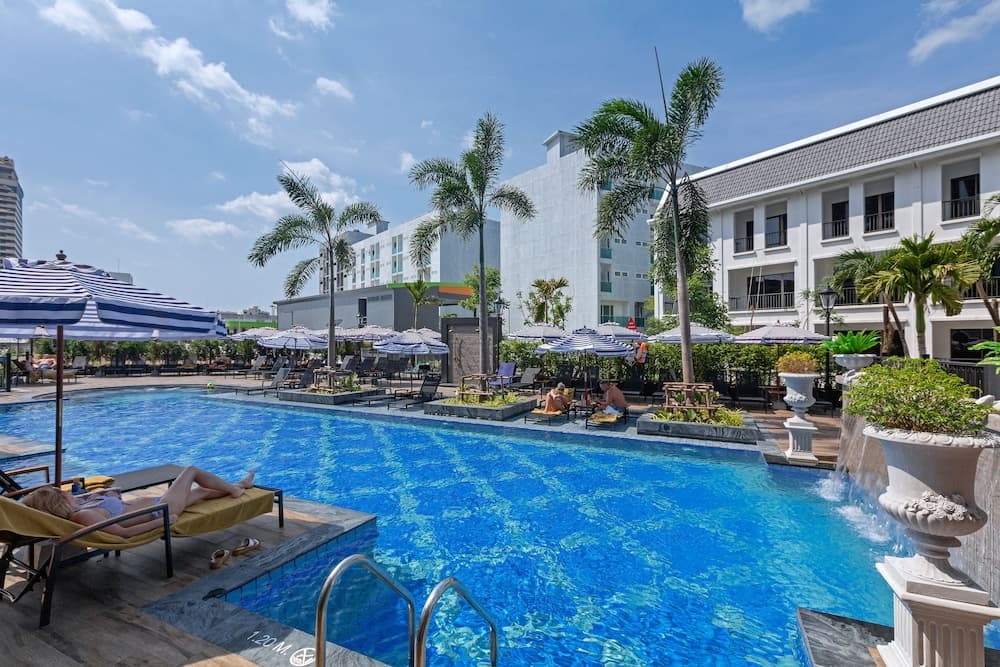 Sawaddi Patong Resort & Spa by Tolani