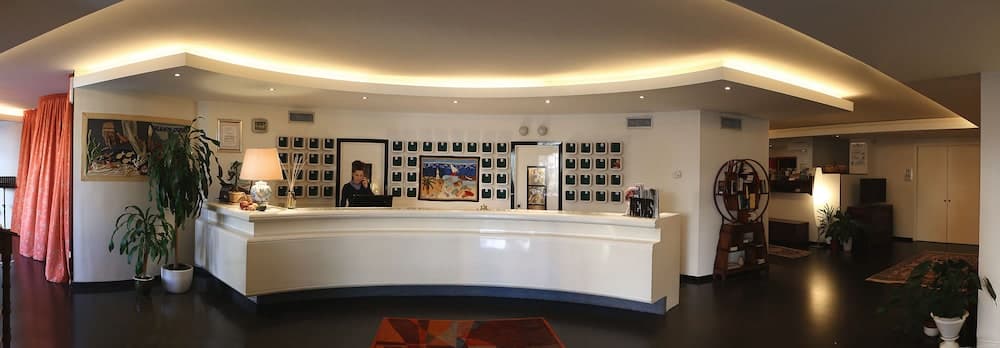 International Hotel e Suite