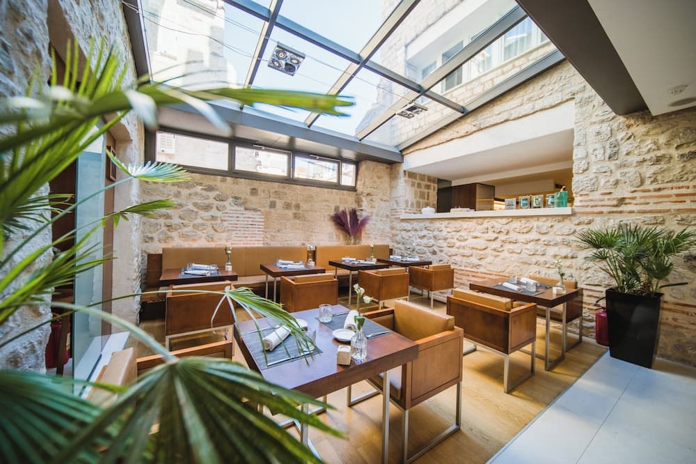 Hotel Vestibul Palace