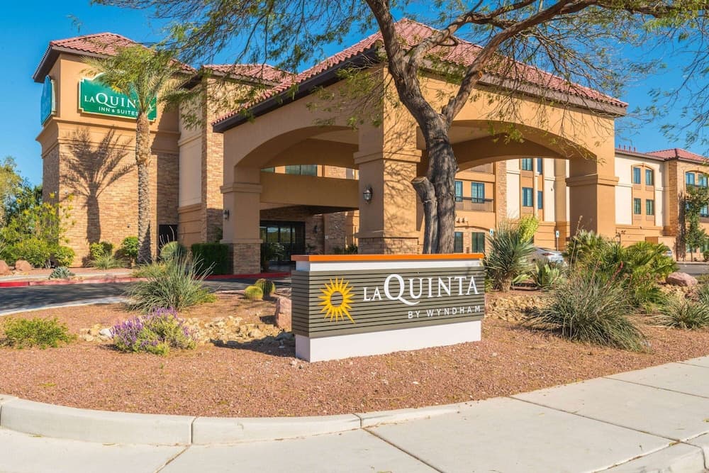 La Quinta Inn & Suites by Wyndham Las Vegas Airport South