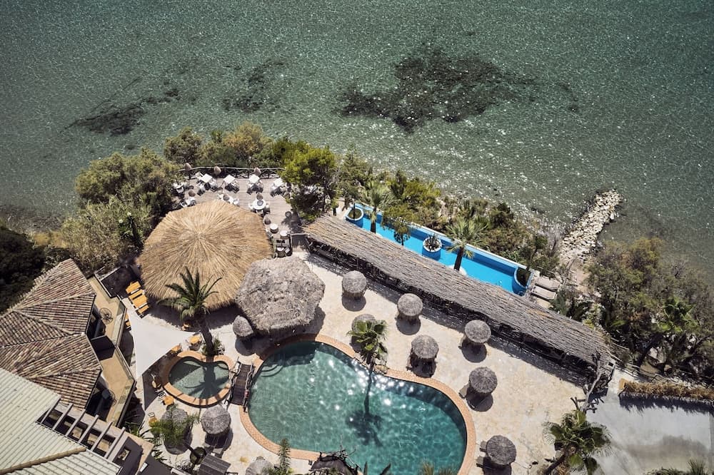 Gloria Maris Hotel Suites & Villas