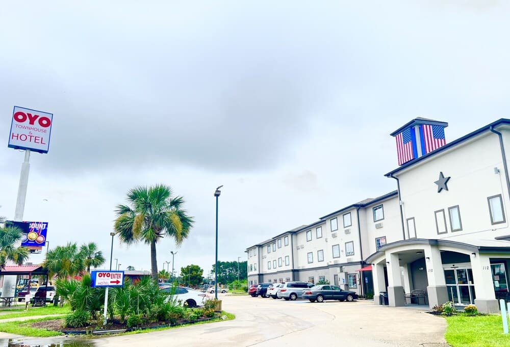 OYO Townhouse Sulphur, LA Extended Stay