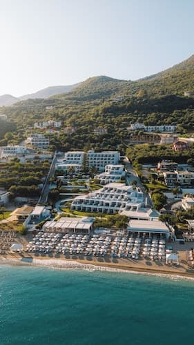Lichnos Beach Hotel & Suites