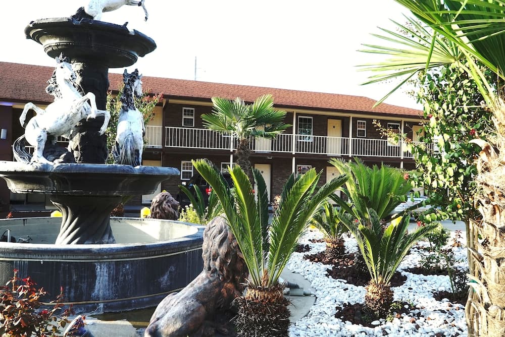 Savannah Inn and Suites