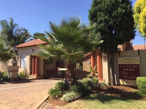 Le Cozmo Guest House