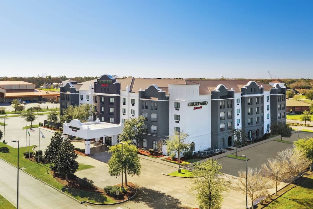 Courtyard Houma