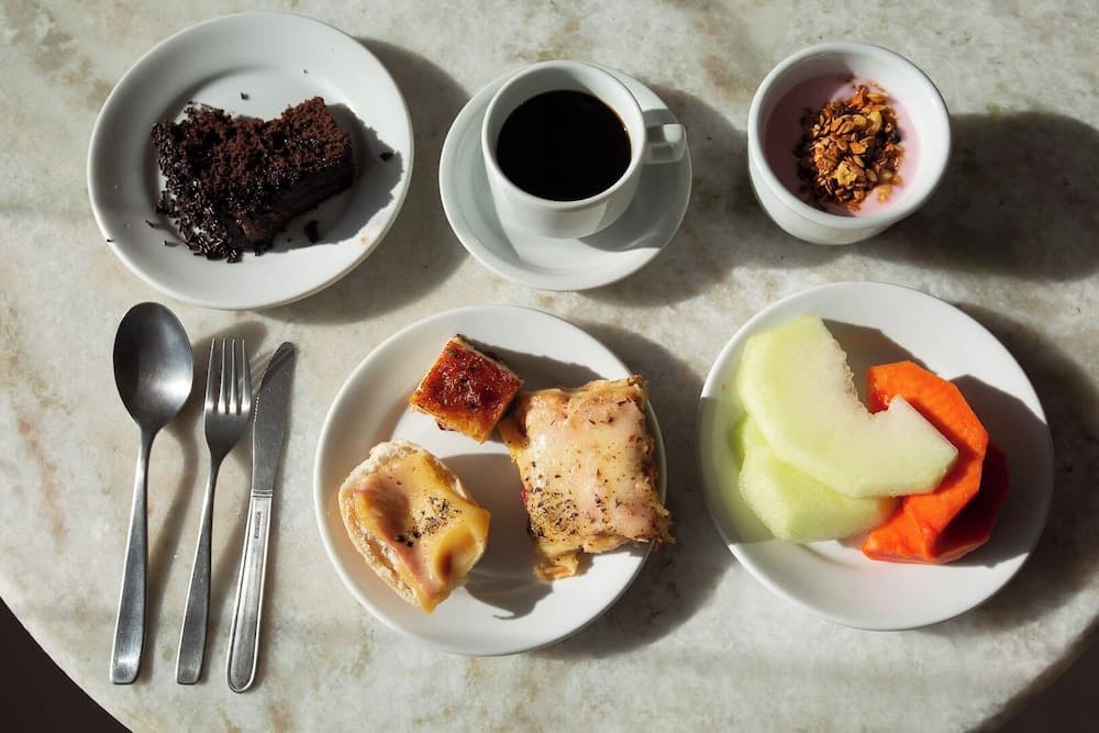 Kahve ve/veya kahve makinesi