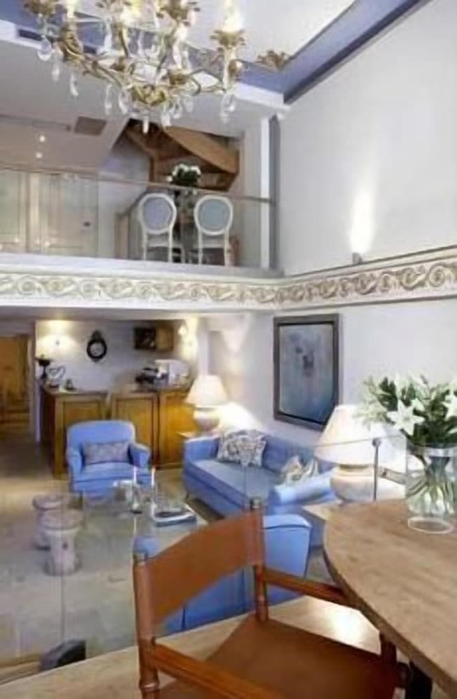 Lobi dinlenme salonu