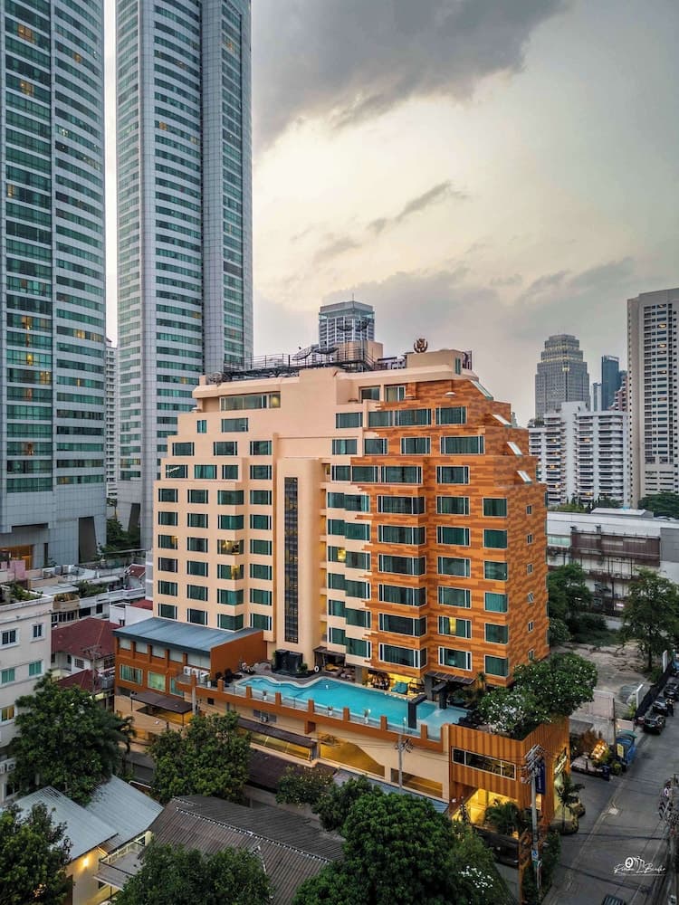 Golden Tulip Mandison Suites