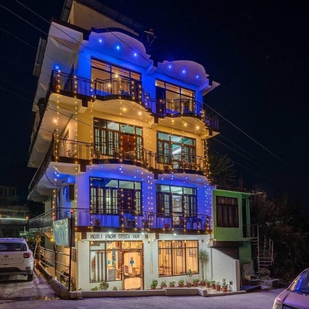 Hotel Snow Crest Inn