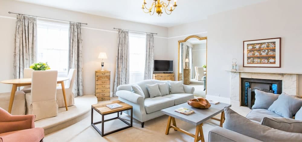 Luxury Apartments - Queen Circus