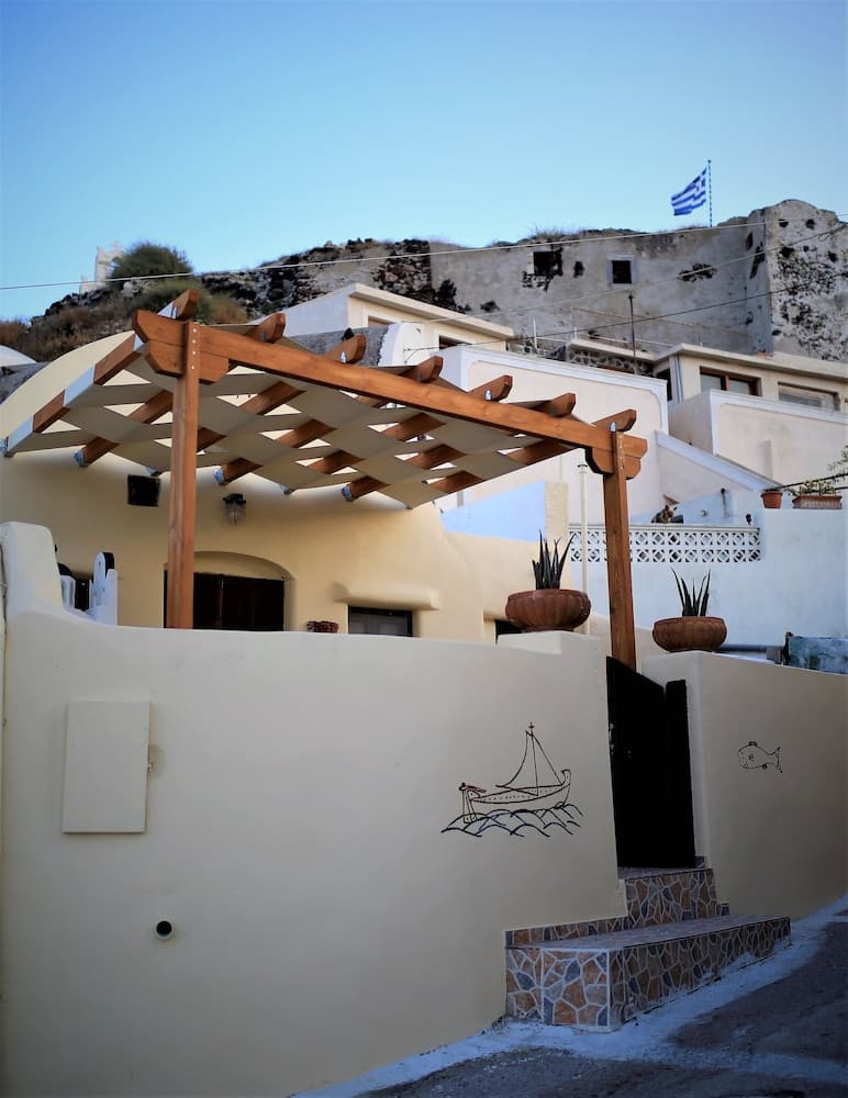 My Catsle Cave est 1899