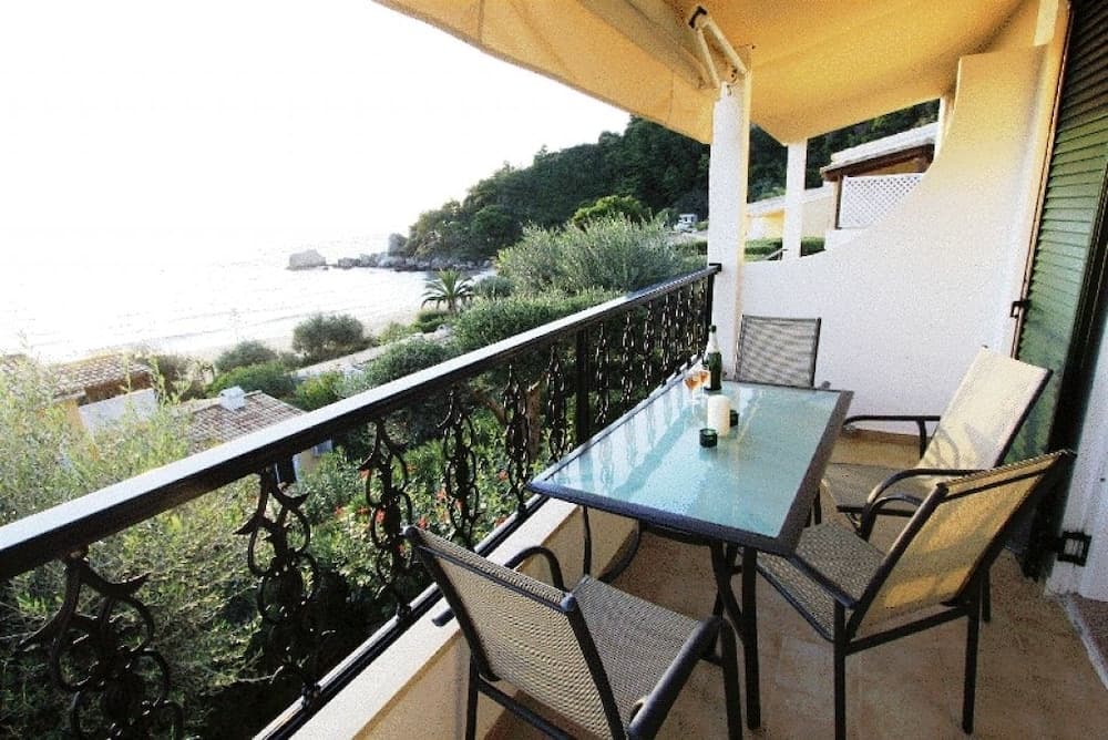 Menigos Type AA2R no 38 Superior Seaview