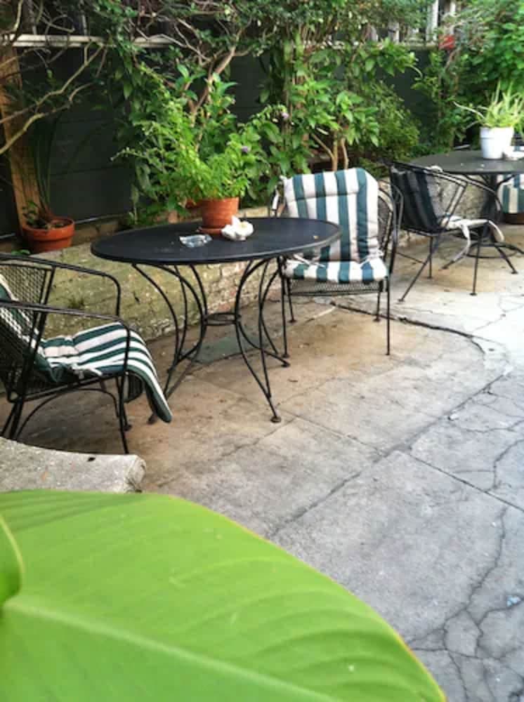 Nine O Five Royal Hotel