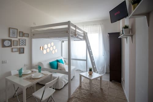 Home Hotel - Transiti 21