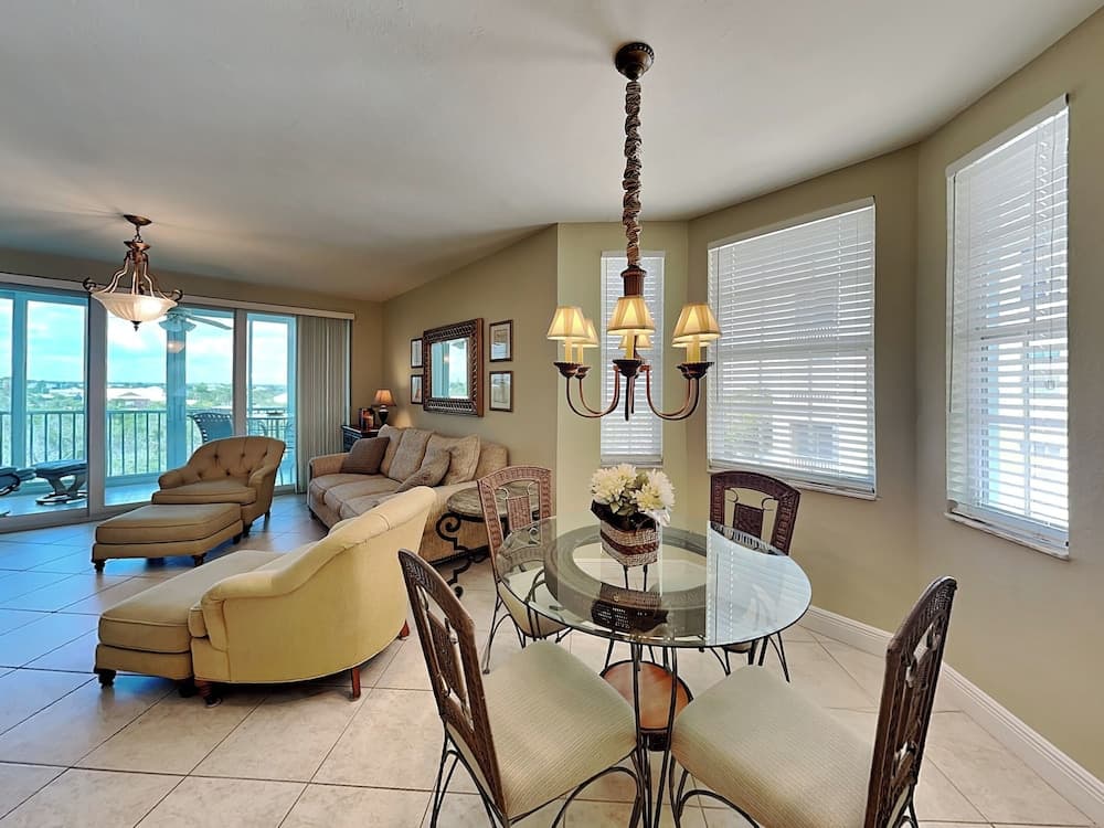 9462capbay4034cbwco - Captains Bay 403