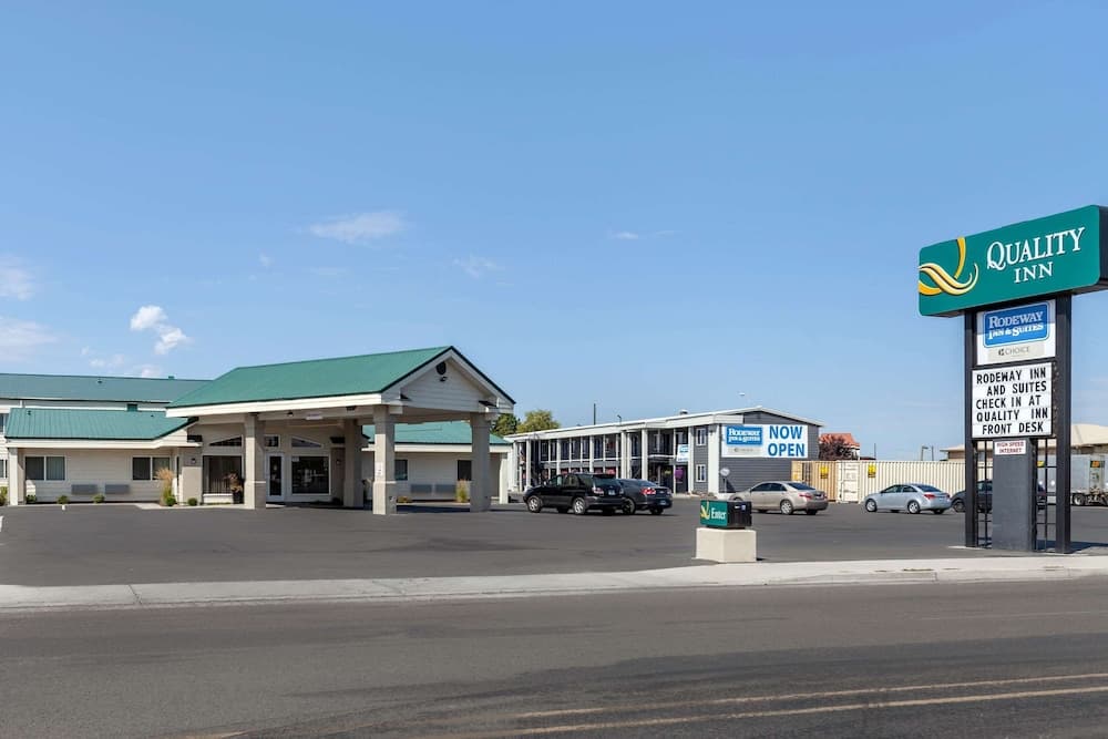 Rodeway Inn & Suites Ontario