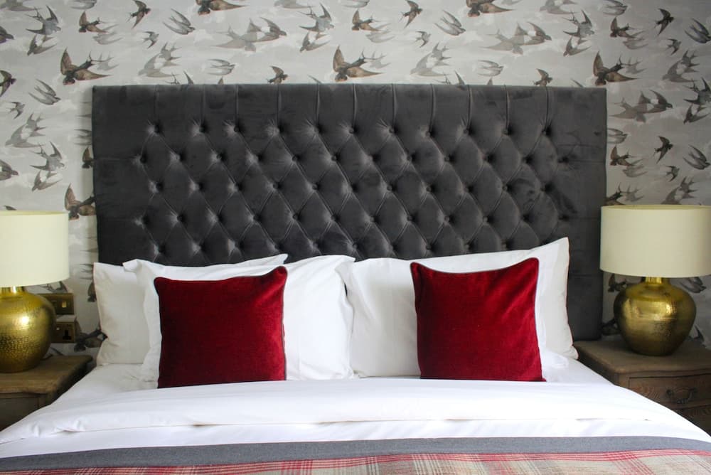 The Hayden Pub & Rooms