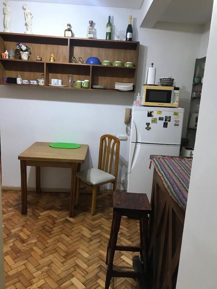 Odada yemek servisi