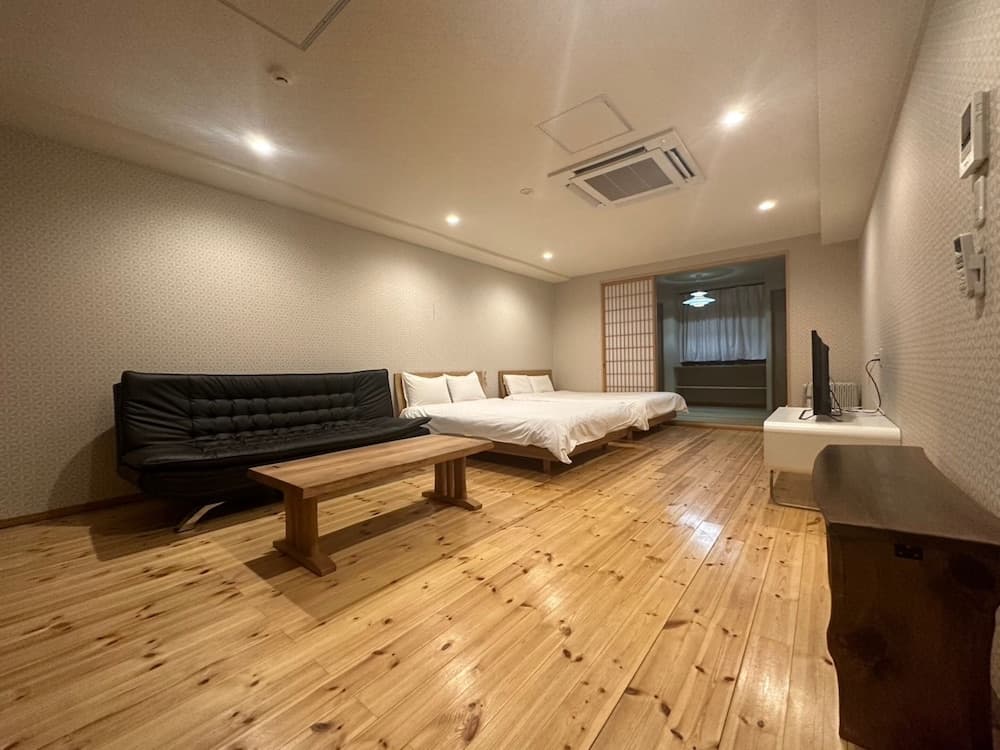 Shimanouchi Luxury Apartment