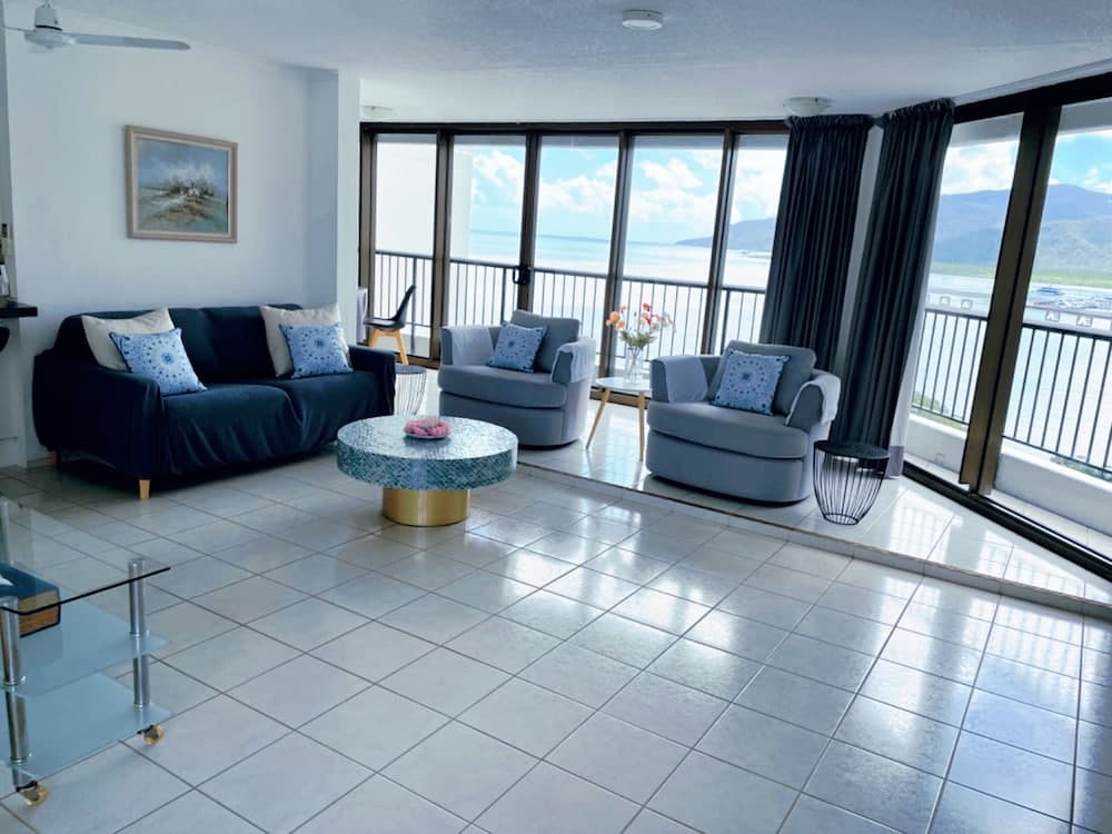Cairns Ocean View Apartment in Aquarius