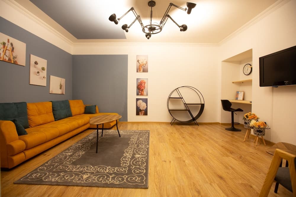 Veranda House on Samreklo 25