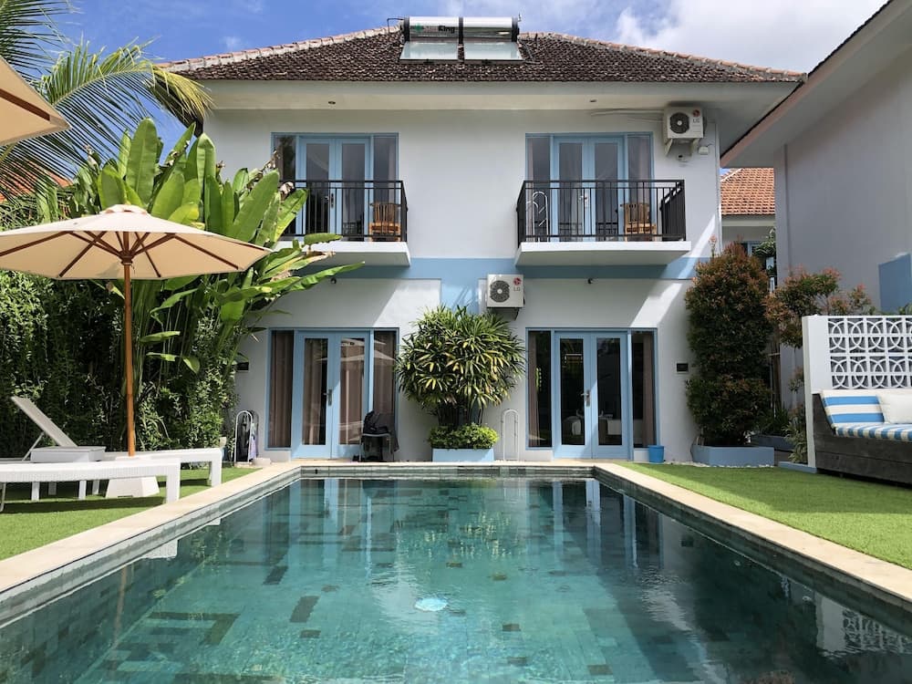 Gatsby Hotel and Hostel