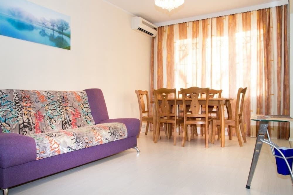Apartment on Ostryakova St. 3