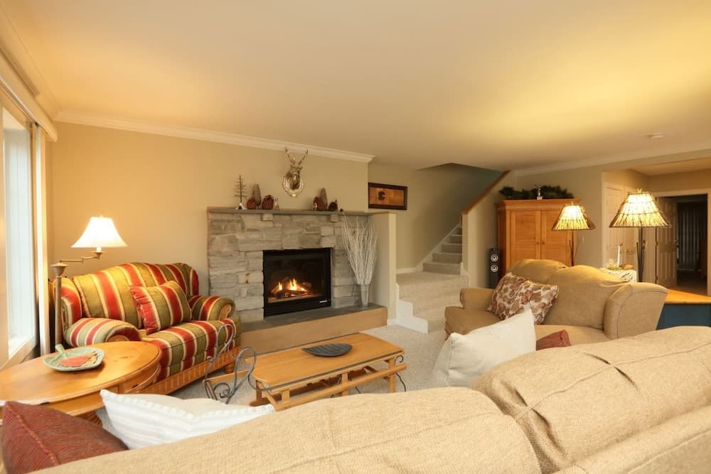 Upscale 3BR Topnotch Overlook