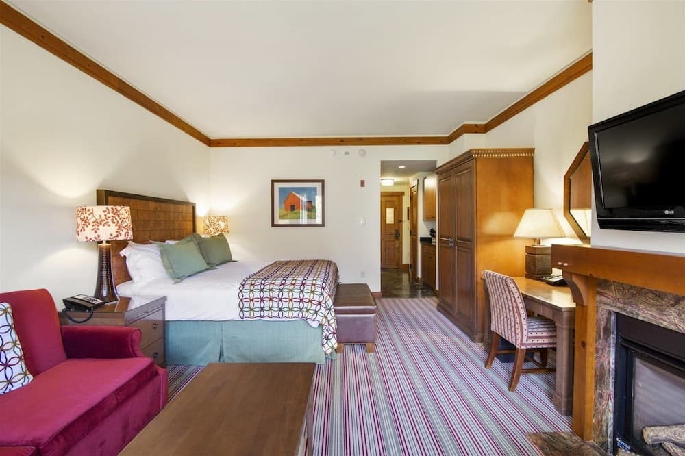 1325 Studio @ The Lodge at Spruce Peak