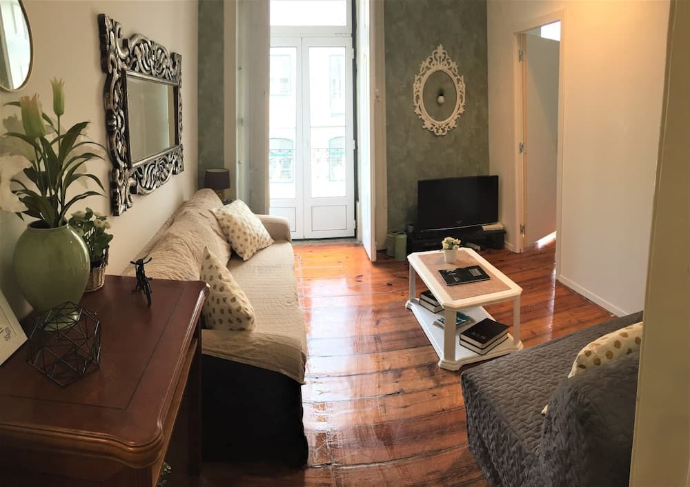 Charming Vintage Auto Check-in Flat in Baixa
