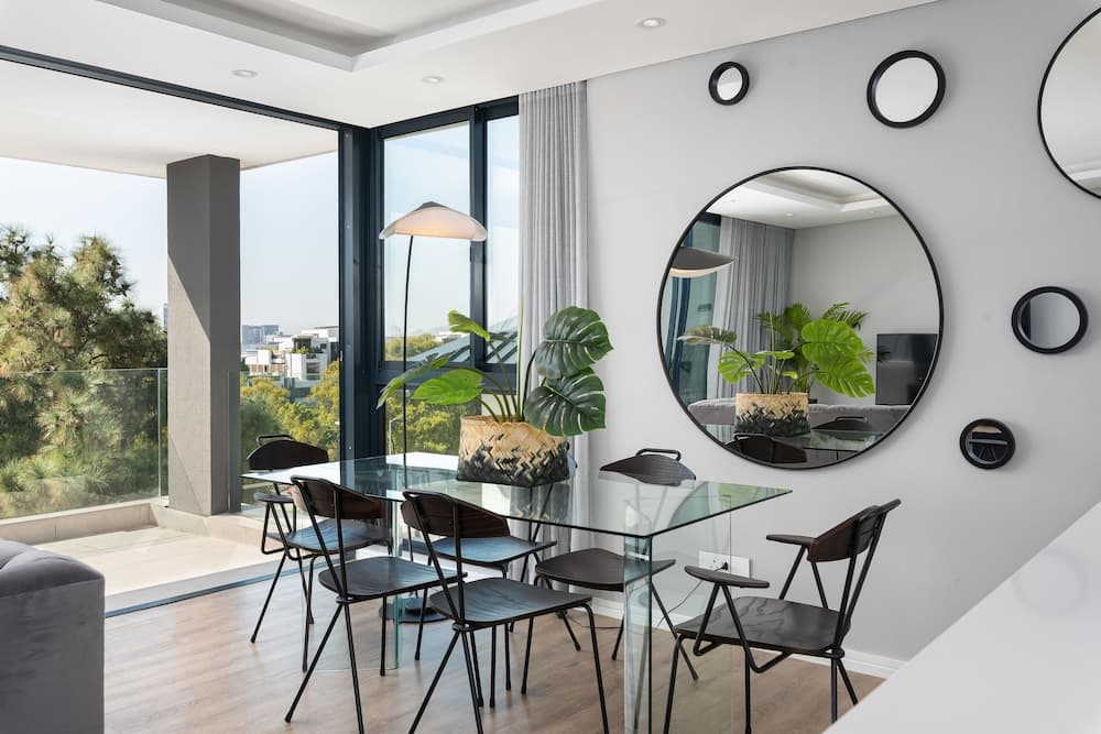 Warwick 401 - Adults Only