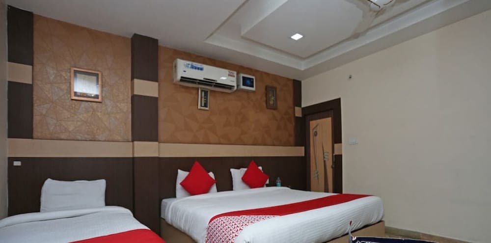 Hotel Crystal Inn