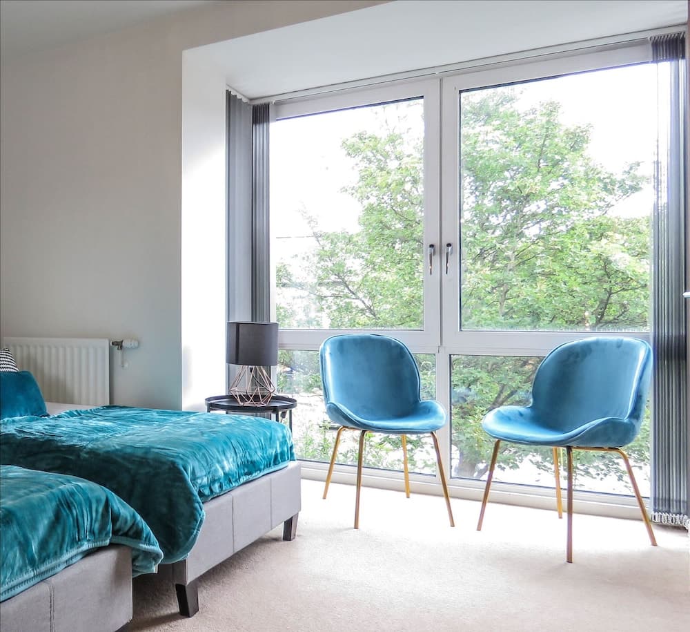 Tudors eSuites Park Central Townhouse Garden and Parking