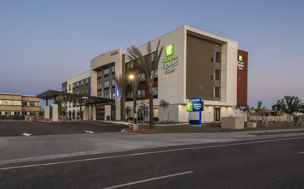 Holiday Inn Express & Suites Phoenix North - Happy Valley by IHG