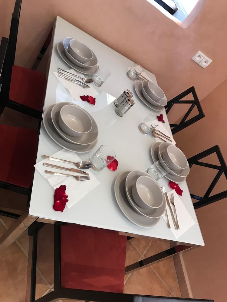 Odada yemek servisi