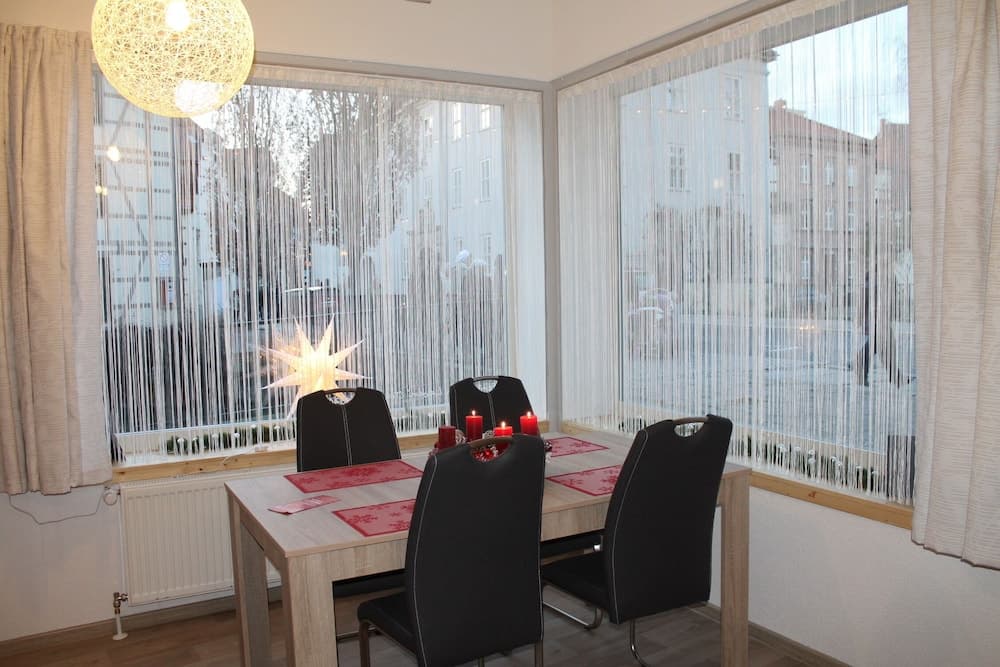 Odada yemek servisi