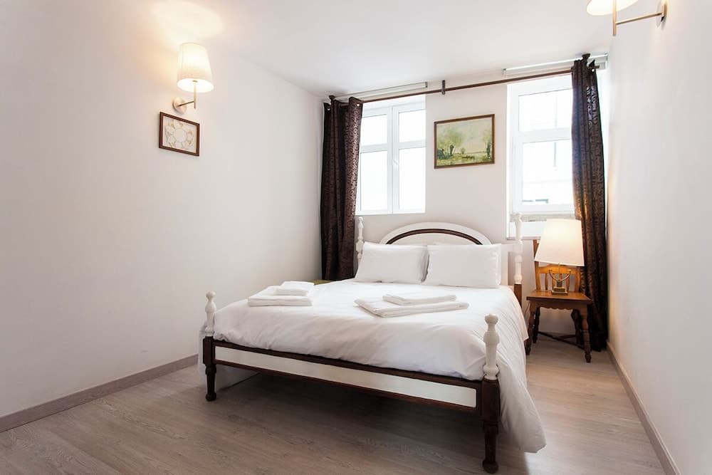 JOIVY Charming 2BR Apt w/ workspace at the heart of Alfama