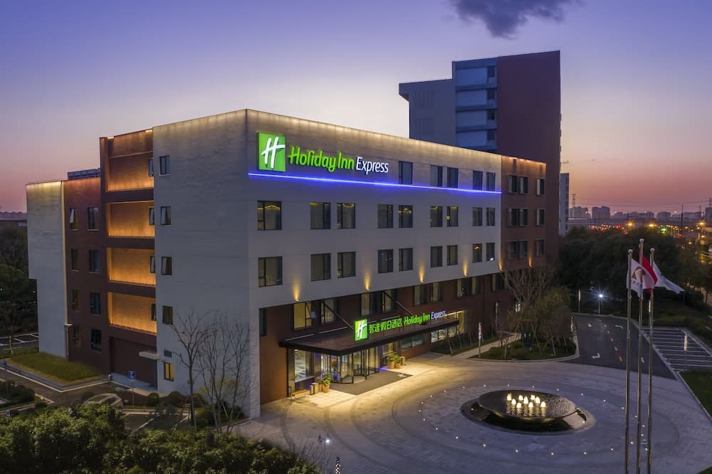 Holiday Inn Express Shanghai Kangqiao by IHG