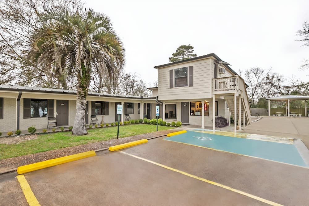OYO Hotel Sulphur LA Hwy 90 West