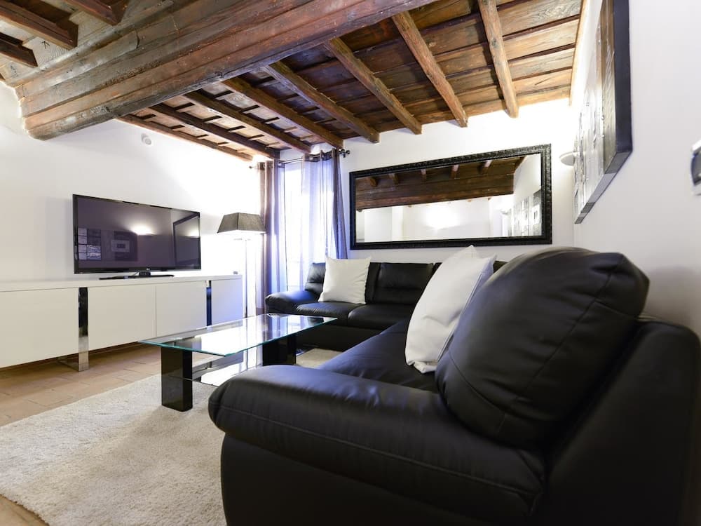 Ibernesi 2 Apartment