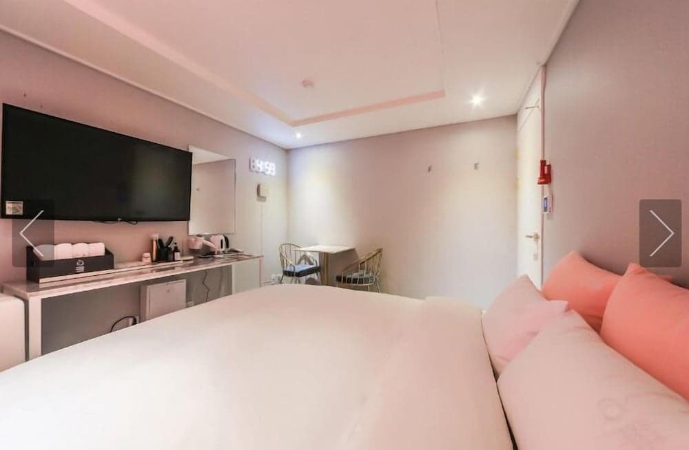 Hotel Momo Juice