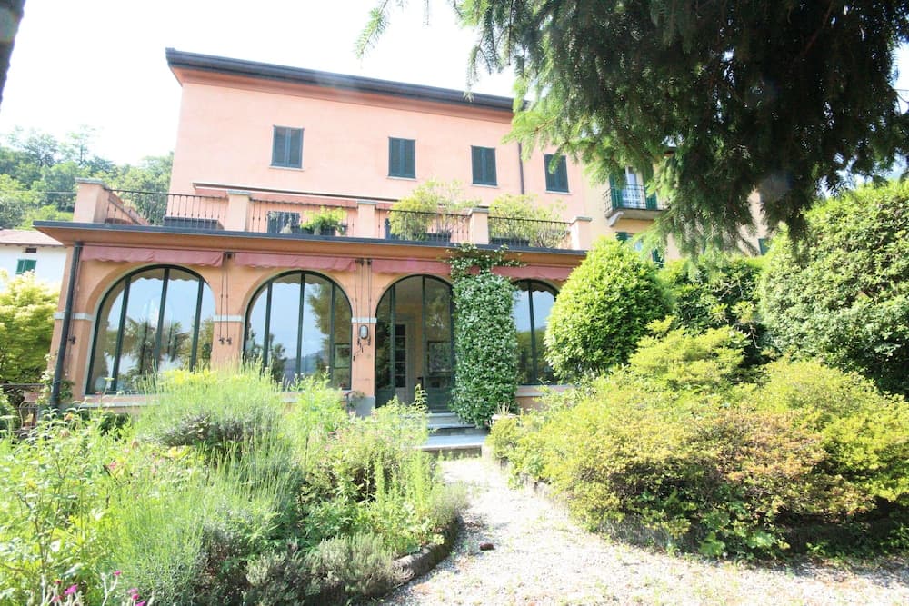 Botanic Garden Villa