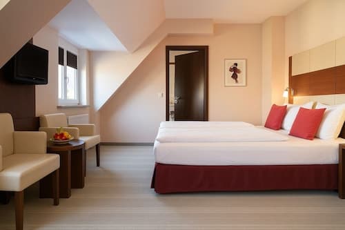 Hotel Adena