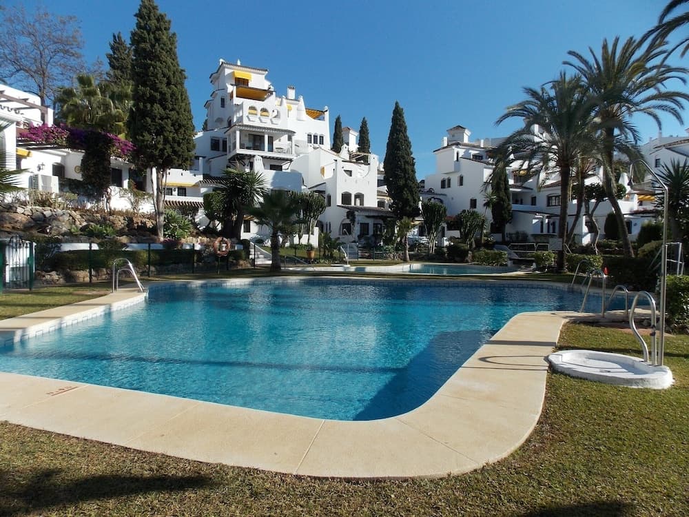 Apartment With Sea View In Puerto Banus