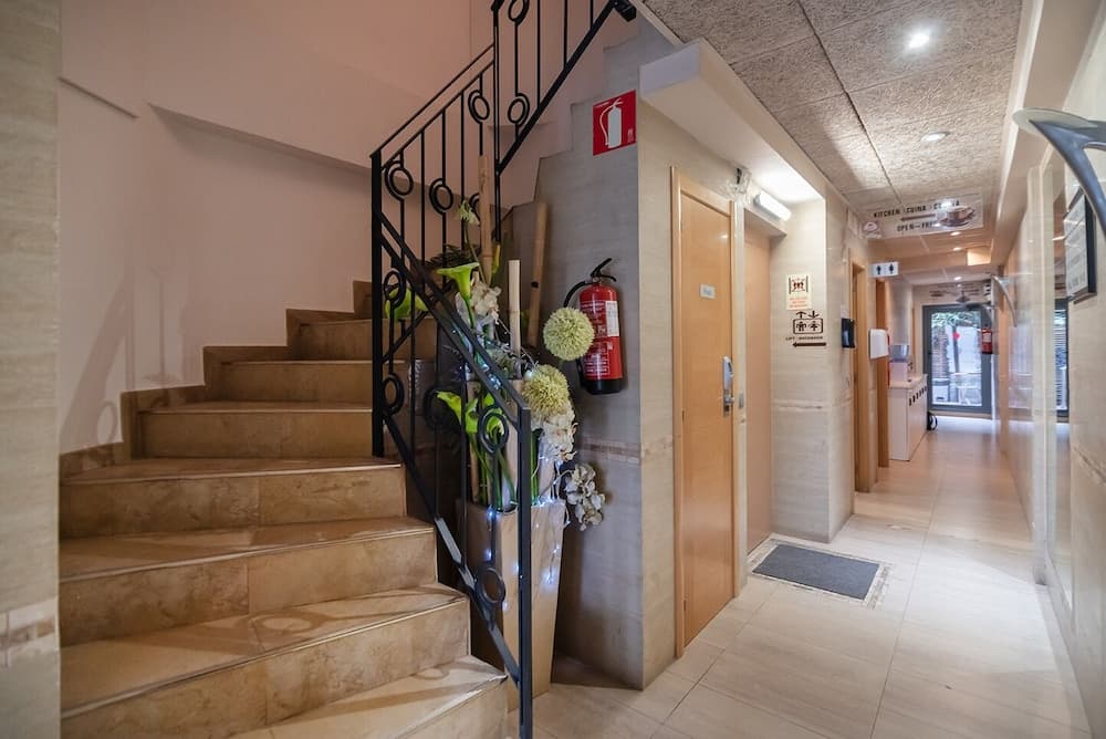 Hostal House