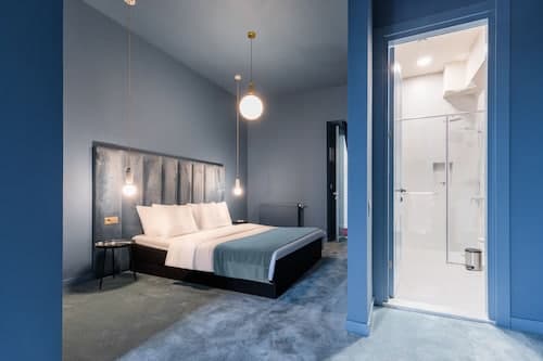 Freeze Inn Hotel