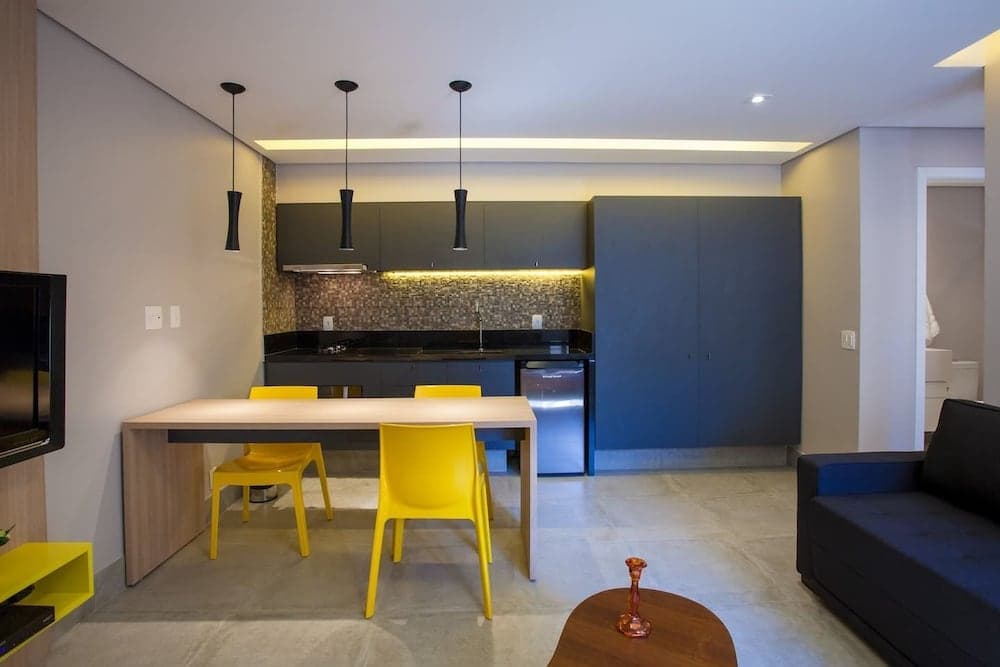 Lr902 Crème de la Crème in Jardins! New and Chic